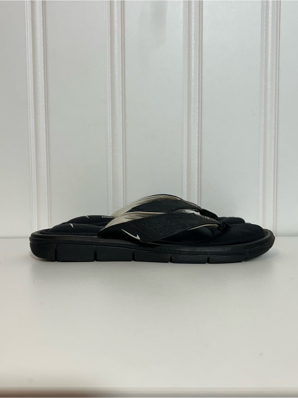 Nike gel comfort thong black white flip flop slippers